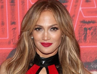 Τρελαίνει κόσμο η γυμνή Τζένιφερ Λόπεζ (φωτο)